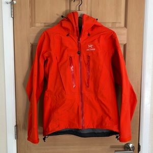 Women’s Arcteryx ALPHA SV jacket size medium.